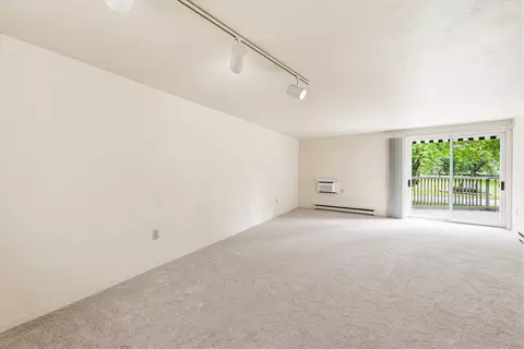 Living - 1001 S Oneida St #2E, Appleton, WI 54915 photo 1 of 2