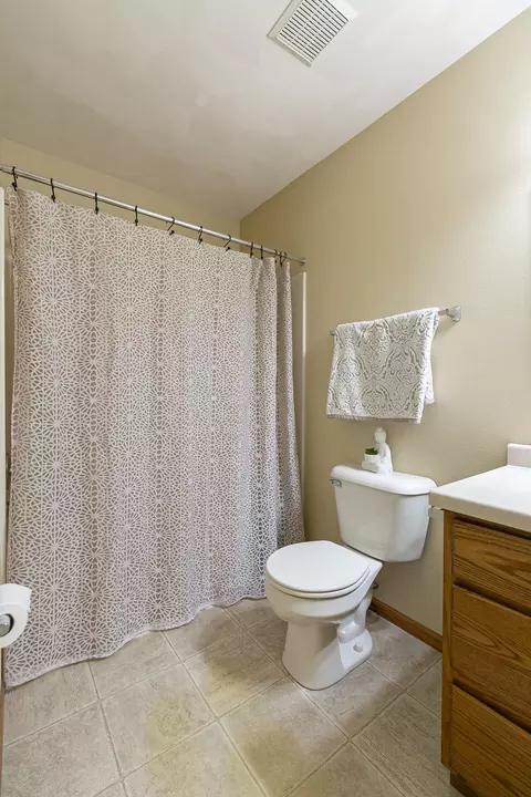 Bath - w2759 Brookhaven Drive, Appleton, WI 54915 photo 4 of 7