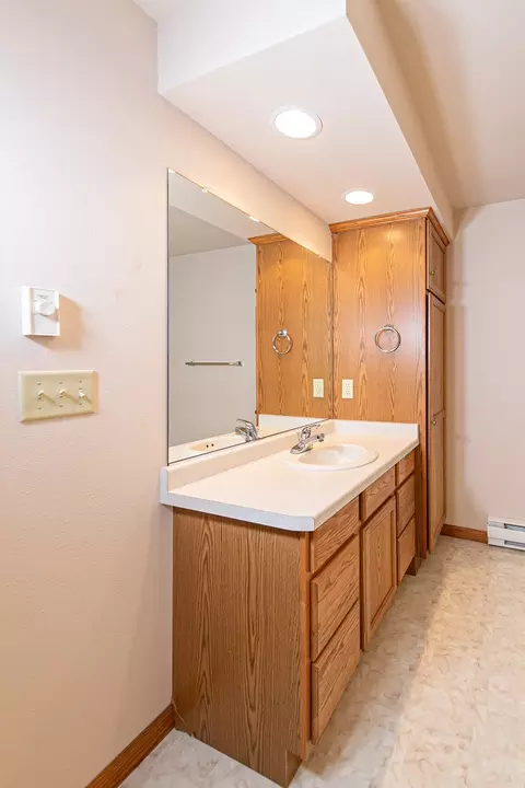 Bath - w2759 Brookhaven Drive, Appleton, WI 54915 photo 7 of 7