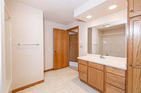 Bath - w2759 Brookhaven Drive, Appleton, WI 54915 photo 6 of 7