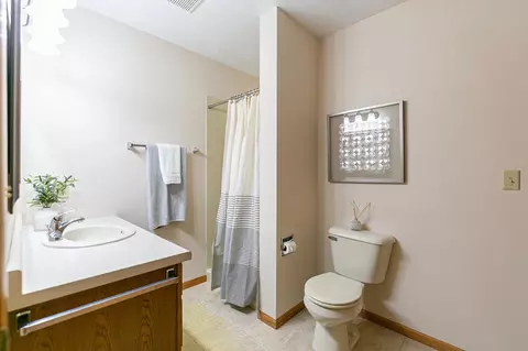 Bath - w2759 Brookhaven Drive, Appleton, WI 54915 photo 1 of 7
