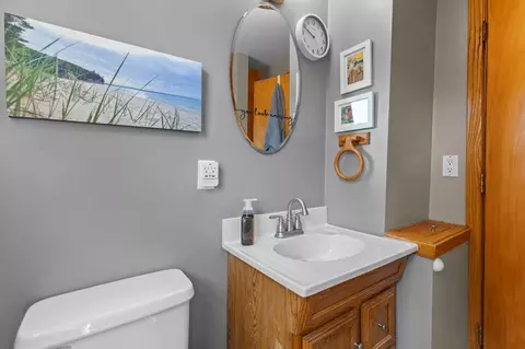 Bath - 418 S Weimar St, Appleton, WI 54915 photo 4 of 4