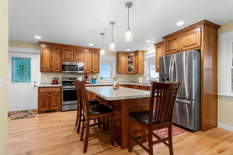 Kitchen - n2025 Willow Road, Pulaski, WI 54162 photo 3 of 7
