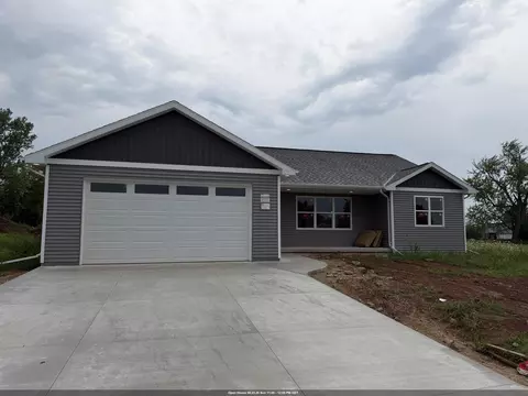 530 Riverview Dr, Berlin, WI 54923