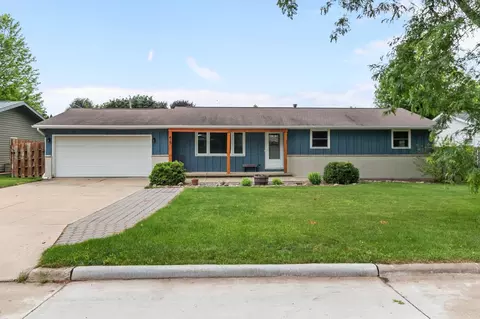 617 N Canterbury Dr, Appleton, WI 54915