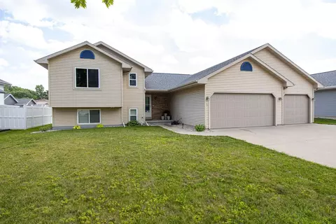 75 Jacob Ave, Oshkosh, WI 54902