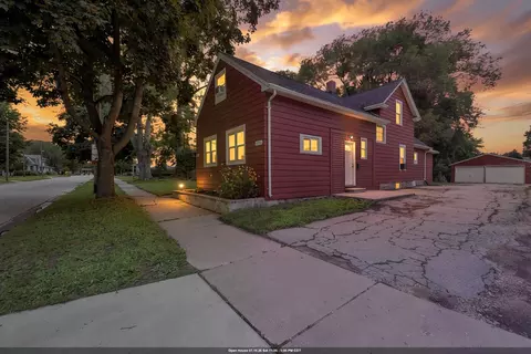 1123 Cass St, Green Bay, WI 54301
