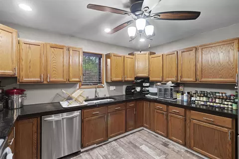 Kitchen - 24 Greves Ct, Appleton, WI 54914 photo 4 of 5