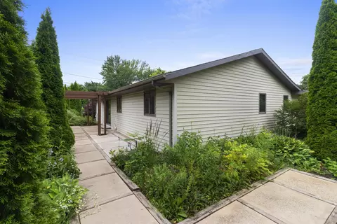 Exterior - 24 Greves Ct, Appleton, WI 54914 photo 4 of 7