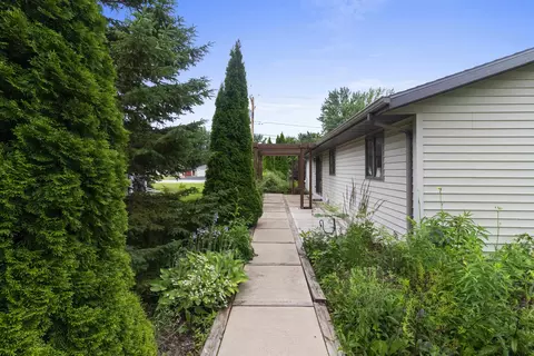 Exterior - 24 Greves Ct, Appleton, WI 54914 photo 5 of 7