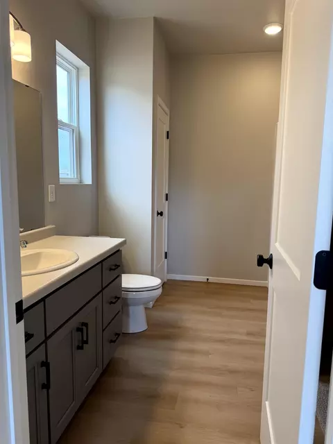 Bath - 2209 Golden Gate Dr, Appleton, WI 54913 photo 3 of 4
