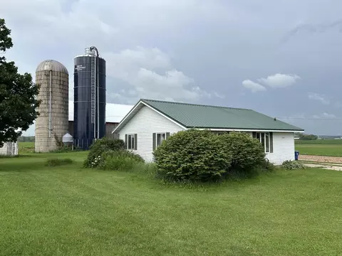 Exterior - w2337 County Road East, Cecil, WI 54111 photo 5 of 9