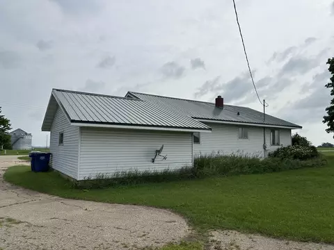 Exterior - w2337 County Road East, Cecil, WI 54111 photo 3 of 9