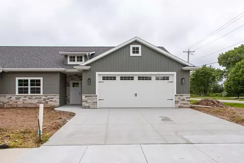 n9095 Southtowne Drive, Menasha, WI 54952