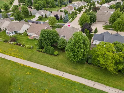 View/Area - 2917 E Fallcreek Ln, Appleton, WI 54913 photo 2 of 6