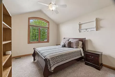 Bedroom - 2917 E Fallcreek Ln, Appleton, WI 54913 photo 3 of 8