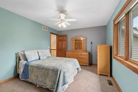Bedroom - 2917 E Fallcreek Ln, Appleton, WI 54913 photo 8 of 8