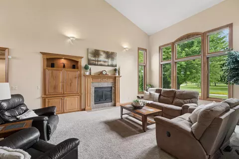 Living - 2917 E Fallcreek Ln, Appleton, WI 54913 photo 2 of 3