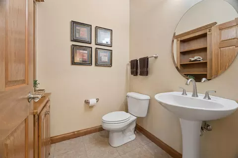 Bath - 2917 E Fallcreek Ln, Appleton, WI 54913 photo 1 of 8