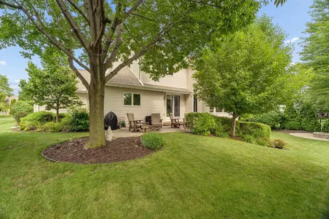 Exterior - 2917 E Fallcreek Ln, Appleton, WI 54913 photo 2 of 8