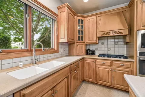 Kitchen - 2917 E Fallcreek Ln, Appleton, WI 54913 photo 4 of 6