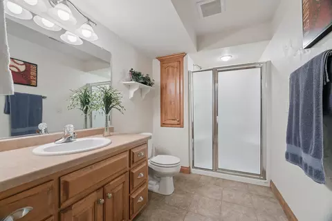 Bath - 2917 E Fallcreek Ln, Appleton, WI 54913 photo 8 of 8