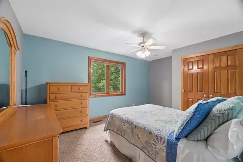 Bedroom - 2917 E Fallcreek Ln, Appleton, WI 54913 photo 7 of 8