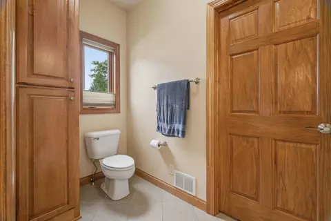 Bath - 2917 E Fallcreek Ln, Appleton, WI 54913 photo 5 of 8