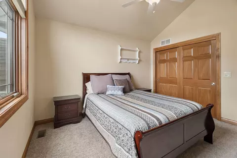 Bedroom - 2917 E Fallcreek Ln, Appleton, WI 54913 photo 4 of 8