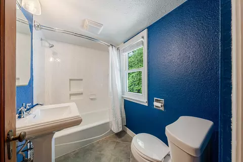Bath - 1704 N Erb St, Appleton, WI 54911 photo 3 of 4