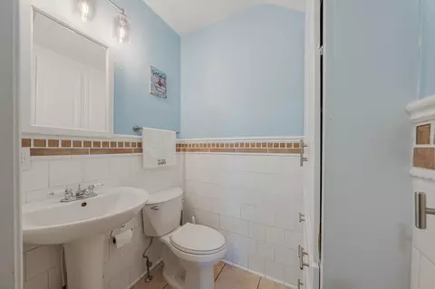 Bath - 1704 N Erb St, Appleton, WI 54911 photo 2 of 4