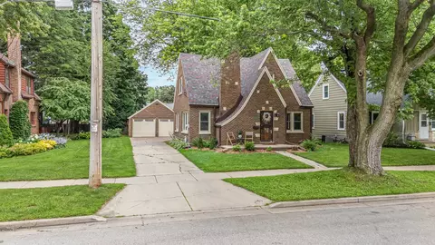 Exterior - 1704 N Erb St, Appleton, WI 54911 photo 2 of 8