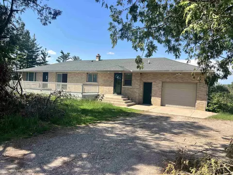 9014 River Rd, Amherst, WI 54406