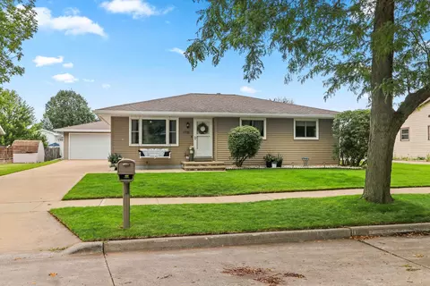 Exterior - 1718 Schaefer Cir, Appleton, WI 54915 photo 8 of 19