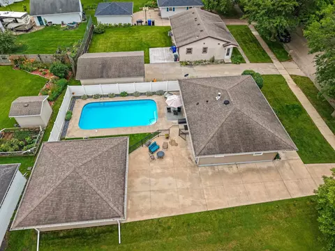 View/Area - 1718 Schaefer Cir, Appleton, WI 54915 photo 3 of 6