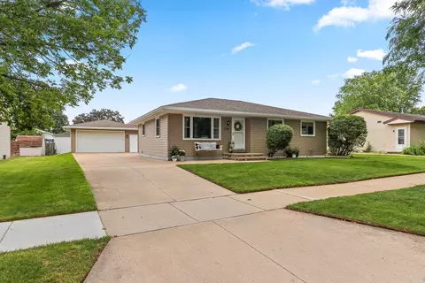 Exterior - 1718 Schaefer Cir, Appleton, WI 54915 photo 9 of 19