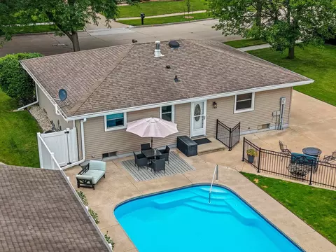 Exterior - 1718 Schaefer Cir, Appleton, WI 54915 photo 15 of 19