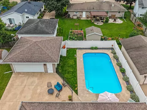 View/Area - 1718 Schaefer Cir, Appleton, WI 54915 photo 1 of 6