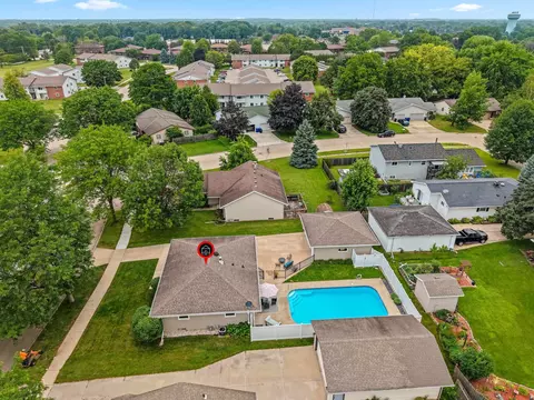 View/Area - 1718 Schaefer Cir, Appleton, WI 54915 photo 4 of 6