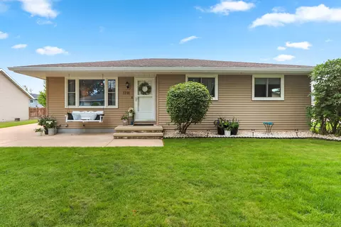 Exterior - 1718 Schaefer Cir, Appleton, WI 54915 photo 6 of 19