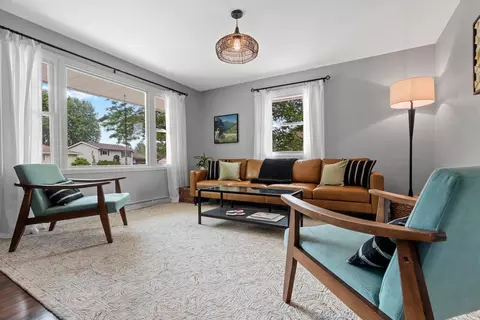 Living - 1718 Schaefer Cir, Appleton, WI 54915 photo 2 of 3