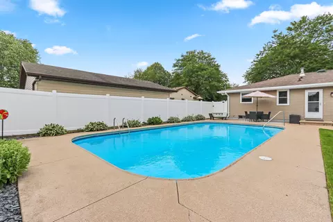 Exterior - 1718 Schaefer Cir, Appleton, WI 54915 photo 5 of 19