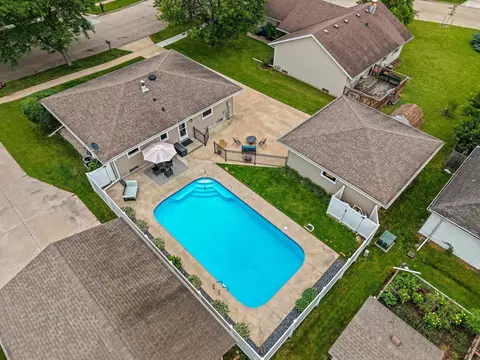 View/Area - 1718 Schaefer Cir, Appleton, WI 54915 photo 2 of 6
