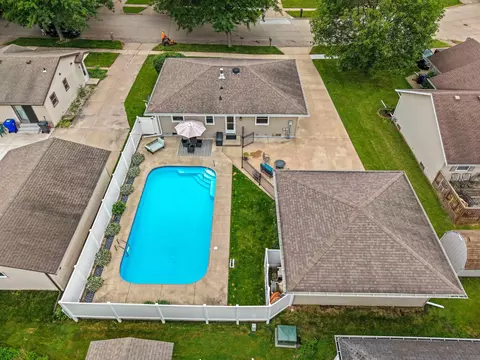 View/Area - 1718 Schaefer Cir, Appleton, WI 54915 photo 5 of 6