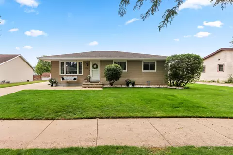 Exterior - 1718 Schaefer Cir, Appleton, WI 54915 photo 19 of 19