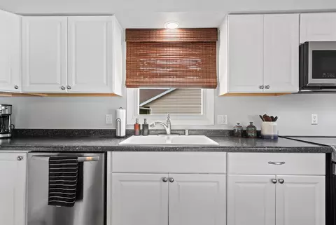 Kitchen - 1718 Schaefer Cir, Appleton, WI 54915 photo 2 of 5