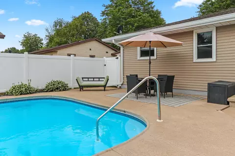 Exterior - 1718 Schaefer Cir, Appleton, WI 54915 photo 13 of 19