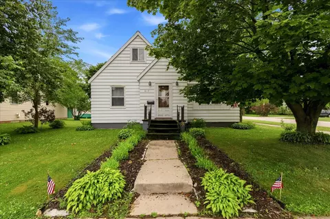 415 N Main St, Oconto Falls, WI 54154