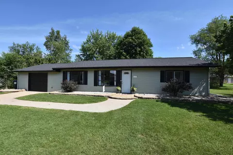 426 E Green Meadow Dr, Wautoma, WI 54982