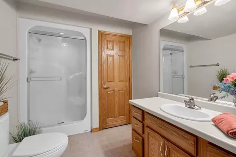 Bath - 1910 E Sylvan Ave, Appleton, WI 54915 photo 4 of 4